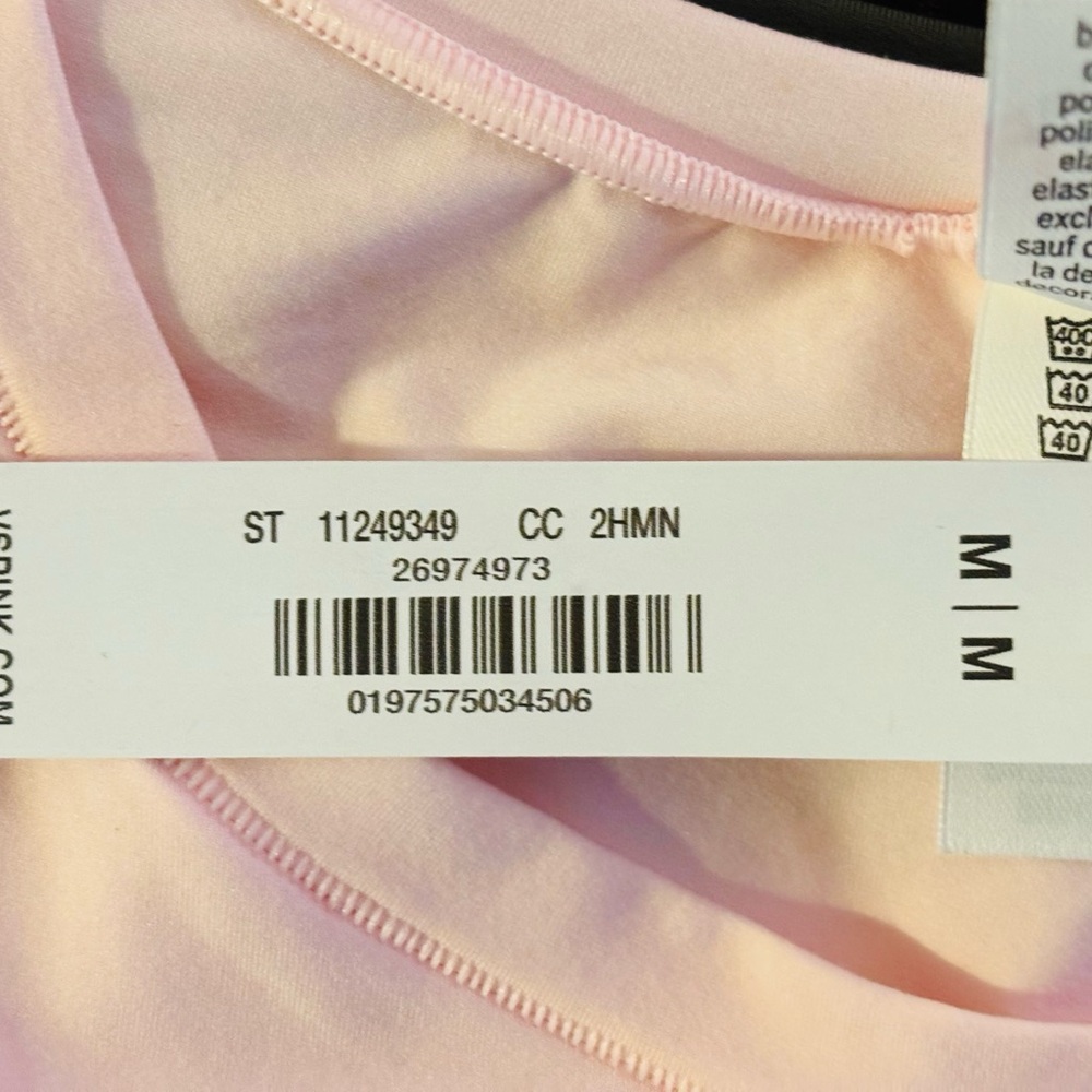 💗NWT VICTORIA SECRET MEDIUM T-SHIRT 💗 - Picture 2 of 3